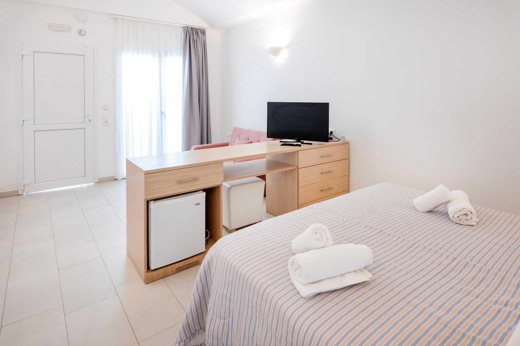 Orizontes Hotel Santorini Pýrgos Zewnętrze zdjęcie